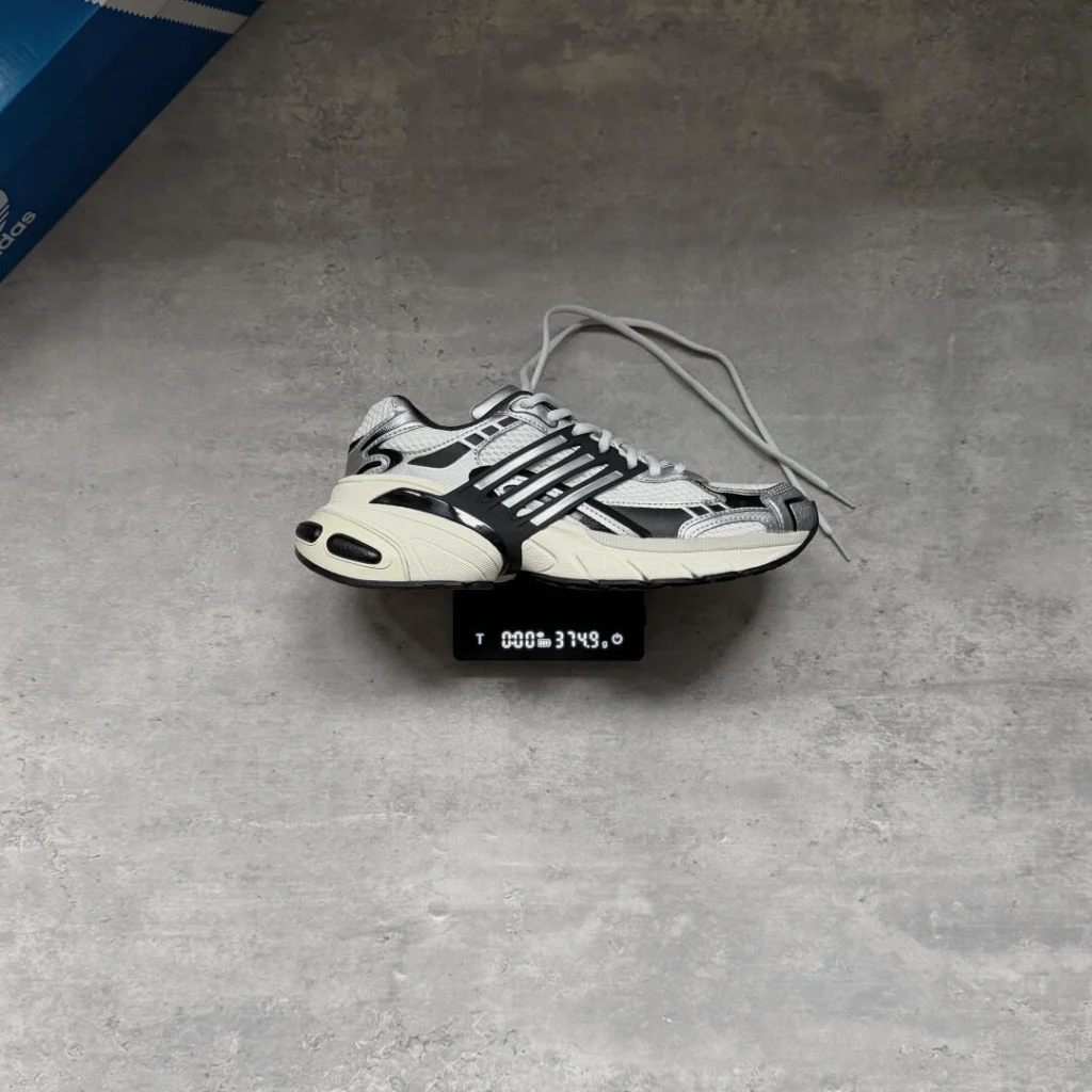 adidas(アディダス) adistarの人気カラー画像1