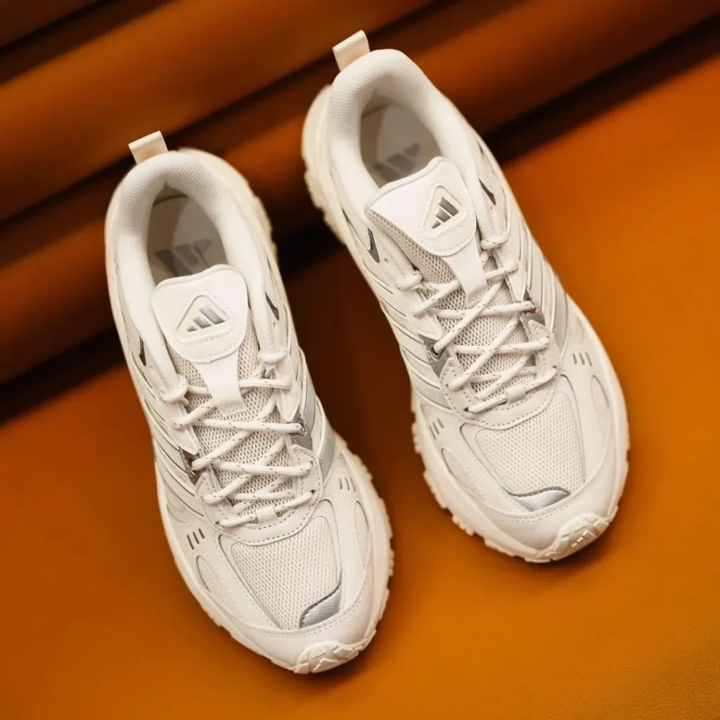 adidas(アディダス) Ozweego(オズウィーゴ)のサイズ感画像3